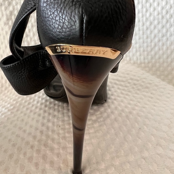 💯 Authentic Burberry heels - Picture 4 of 4